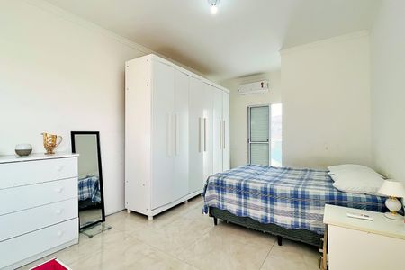 Casa à venda com 150m², 3 quartos e 2 vagas Casa à venda com 150m², 3 quartos e 2 vagasQuarto