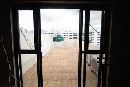 Casa à venda com 250m², 3 quartos e 2 vagas Casa à venda com 250m², 3 quartos e 2 vagasVaranda