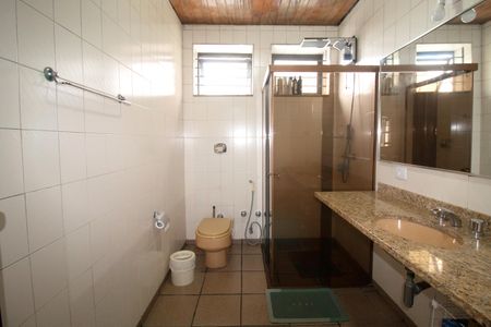 Casa à venda com 250m², 3 quartos e 2 vagas Casa à venda com 250m², 3 quartos e 2 vagasBanheiro