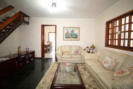 Casa à venda com 250m², 3 quartos e 2 vagas Casa à venda com 250m², 3 quartos e 2 vagasSala