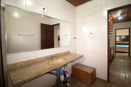 Casa à venda com 250m², 3 quartos e 2 vagas Casa à venda com 250m², 3 quartos e 2 vagasBanheiro