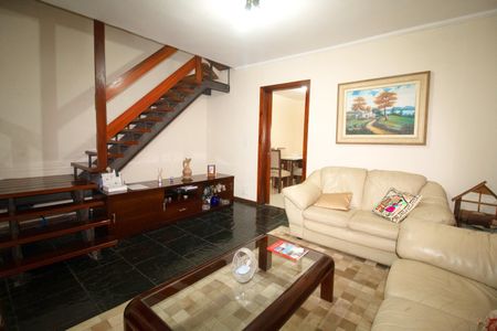 Casa à venda com 250m², 3 quartos e 2 vagas Casa à venda com 250m², 3 quartos e 2 vagasSala