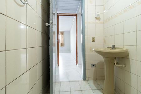 Casa para alugar com 53m², 2 quartos e sem vaga Casa para alugar com 53m², 2 quartos e sem vagaBanheiro