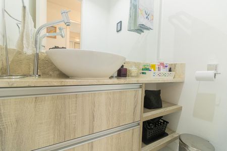 Apartamento à venda com 53m², 2 quartos e 1 vaga Apartamento à venda com 53m², 2 quartos e 1 vagaBanheiro