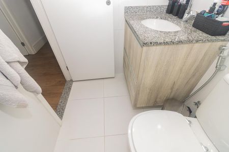Apartamento à venda com 53m², 2 quartos e 1 vaga Apartamento à venda com 53m², 2 quartos e 1 vagaBanheiro