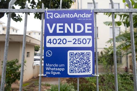 Apartamento à venda com 47m², 2 quartos e 1 vagaPlaca instalada na grade da Fachada do condomínio