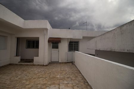 Casa para alugar com 70m², 2 quartos e 1 vagaQuintal