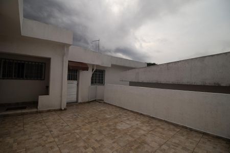 Casa para alugar com 70m², 2 quartos e 1 vagaQuintal