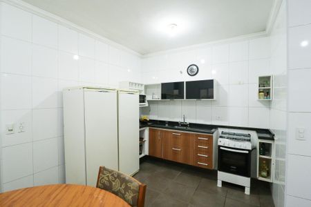 Casa à venda com 103m², 2 quartos e 2 vagasCozinha e Área de Serviço