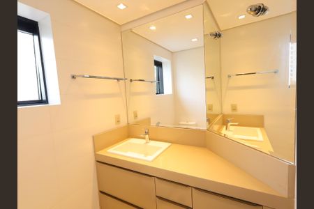 Apartamento à venda com 240m², 2 quartos e 3 vagasBanheiro 1 da Suíte master