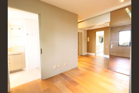 Apartamento à venda com 240m², 2 quartos e 3 vagasCloset da suíte master