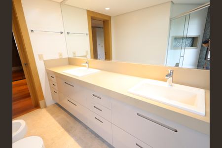 Apartamento à venda com 240m², 2 quartos e 3 vagasBanheiro 2 da Suíte master