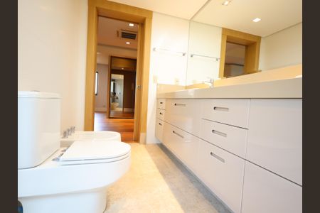 Apartamento à venda com 240m², 2 quartos e 3 vagasBanheiro 2 da Suíte master