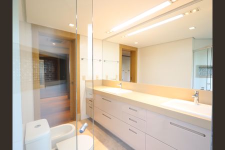 Apartamento à venda com 240m², 2 quartos e 3 vagasBanheiro 2 da Suíte master