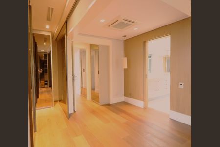 Apartamento à venda com 240m², 2 quartos e 3 vagasCloset da suíte master