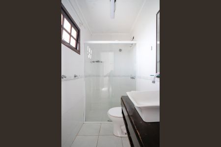 Casa à venda com 572m², 6 quartos e 3 vagasBanheiro da suíte 1