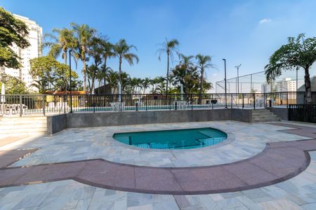 Apartamento para alugar com 124m², 3 quartos e 3 vagas Apartamento para alugar com 124m², 3 quartos e 3 vagasÁrea comum - Piscina