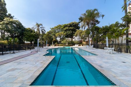 Apartamento para alugar com 124m², 3 quartos e 3 vagas Apartamento para alugar com 124m², 3 quartos e 3 vagasÁrea comum - Piscina