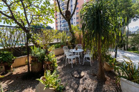 Apartamento para alugar com 124m², 3 quartos e 3 vagas Apartamento para alugar com 124m², 3 quartos e 3 vagasÁrea comum - Piscina