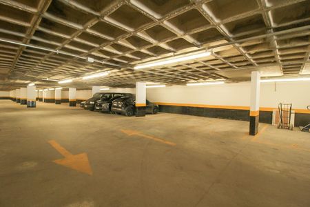 Apartamento à venda com 70m², 2 quartos e 2 vagas Apartamento à venda com 70m², 2 quartos e 2 vagasEstacionamento