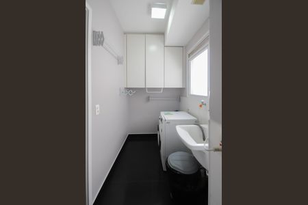 Apartamento à venda com 123m², 3 quartos e 2 vagas Apartamento à venda com 123m², 3 quartos e 2 vagasÁrea de Serviço