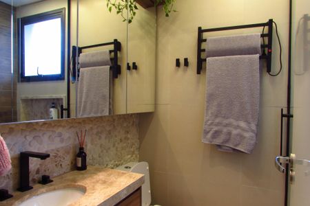 Apartamento à venda com 77m², 2 quartos e 2 vagasBanheiro da Suíte