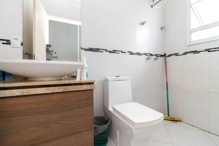 Casa à venda com 177m², 3 quartos e 6 vagasBanheiro da Suíte 2