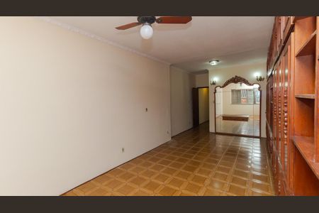 Casa à venda com 200m², 2 quartos e 1 vaga Casa à venda com 200m², 2 quartos e 1 vagaQuarto