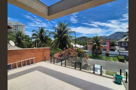 Casa de condomínio à venda com 400m², 4 quartos e 6 vagasSuíte 2 - varanda