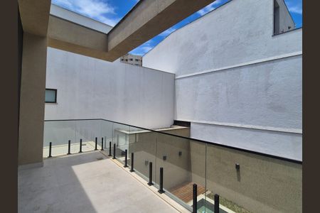 Casa de condomínio à venda com 400m², 4 quartos e 6 vagasSuíte 4 - varanda