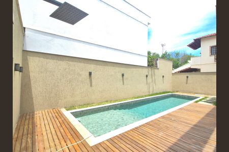 Casa de condomínio à venda com 400m², 4 quartos e 6 vagasÁrea externa