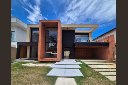 Casa de condomínio à venda com 400m², 4 quartos e 6 vagasFachada