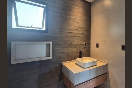 Casa de condomínio à venda com 400m², 4 quartos e 6 vagasBanheiro da Suíte 4