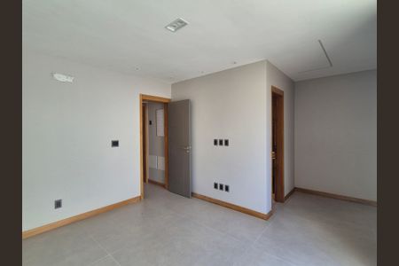 Casa de condomínio à venda com 400m², 4 quartos e 6 vagasSuíte 4