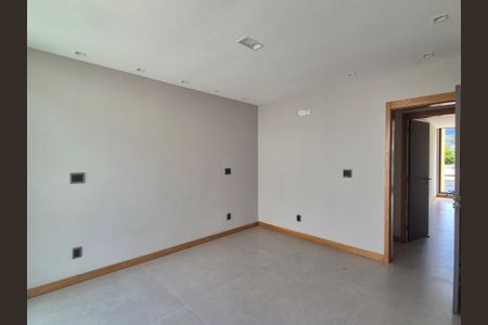 Casa de condomínio à venda com 400m², 4 quartos e 6 vagasSuíte 4