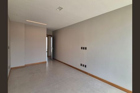 Casa de condomínio à venda com 400m², 4 quartos e 6 vagasSuíte 3
