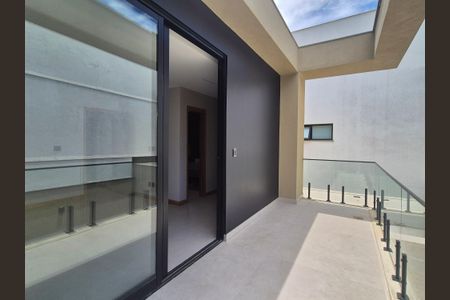 Casa de condomínio à venda com 400m², 4 quartos e 6 vagasSuíte 4 - varanda