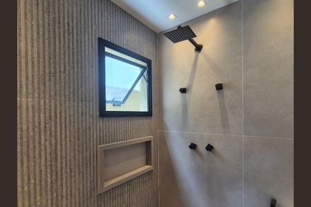 Casa de condomínio à venda com 400m², 4 quartos e 6 vagasBanheiro da Suíte 1