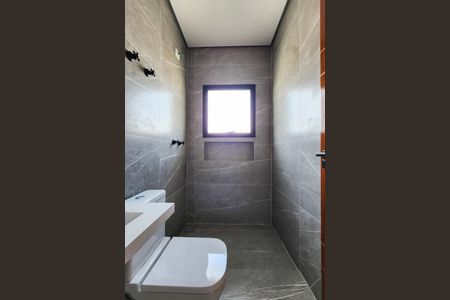 Casa à venda com 175m², 3 quartos e 4 vagasBanheiro da Suíte 2