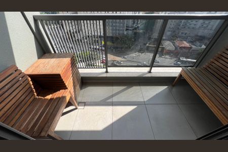 Studio para alugar com 27m², 1 quarto e sem vaga Studio para alugar com 27m², 1 quarto e sem vagaVaranda