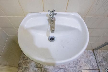 Casa para alugar com 100m², 2 quartos e 1 vaga Casa para alugar com 100m², 2 quartos e 1 vagaBanheiro