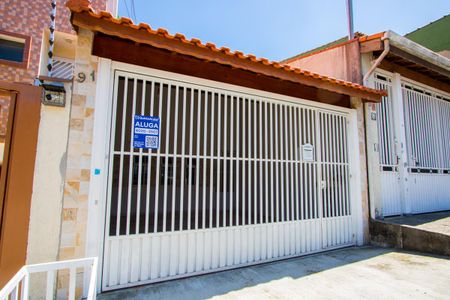 Casa para alugar com 100m², 2 quartos e 1 vaga Casa para alugar com 100m², 2 quartos e 1 vagaFachada e placa