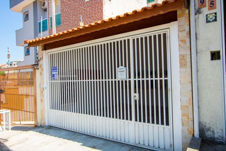 Casa para alugar com 100m², 2 quartos e 1 vaga Casa para alugar com 100m², 2 quartos e 1 vagaFachada e placa