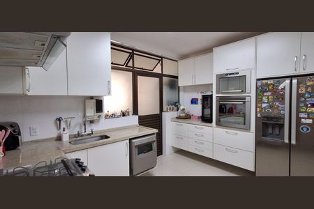 Apartamento à venda com 150m², 3 quartos e 2 vagasCozinha