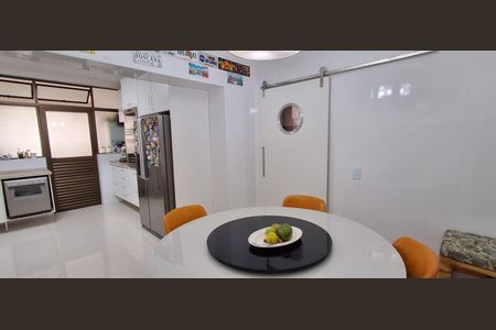 Apartamento à venda com 150m², 3 quartos e 2 vagasCozinha