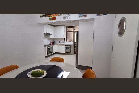 Apartamento à venda com 150m², 3 quartos e 2 vagasCozinha