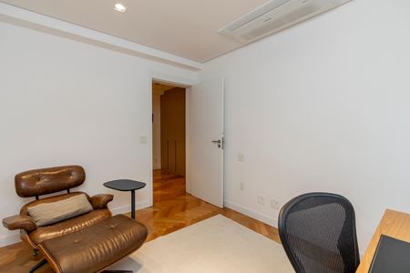 Apartamento à venda com 250m², 4 quartos e 4 vagas Apartamento à venda com 250m², 4 quartos e 4 vagasSuíte 3