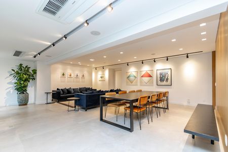 Apartamento à venda com 250m², 4 quartos e 4 vagas Apartamento à venda com 250m², 4 quartos e 4 vagasSala