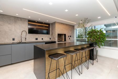 Apartamento à venda com 250m², 4 quartos e 4 vagas Apartamento à venda com 250m², 4 quartos e 4 vagasVaranda