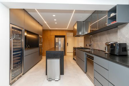 Apartamento à venda com 250m², 4 quartos e 4 vagas Apartamento à venda com 250m², 4 quartos e 4 vagasCozinha